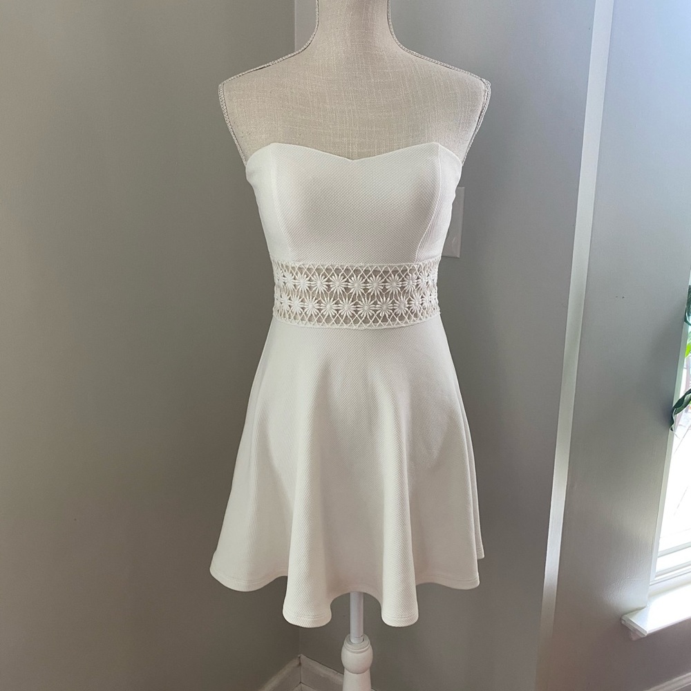 EUC Lulu’s Off White Worth the Waist Knit Mini - Picture 2 of 9